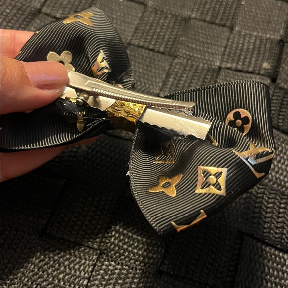 Clip on Fashion Bows - Picture 4 of 10